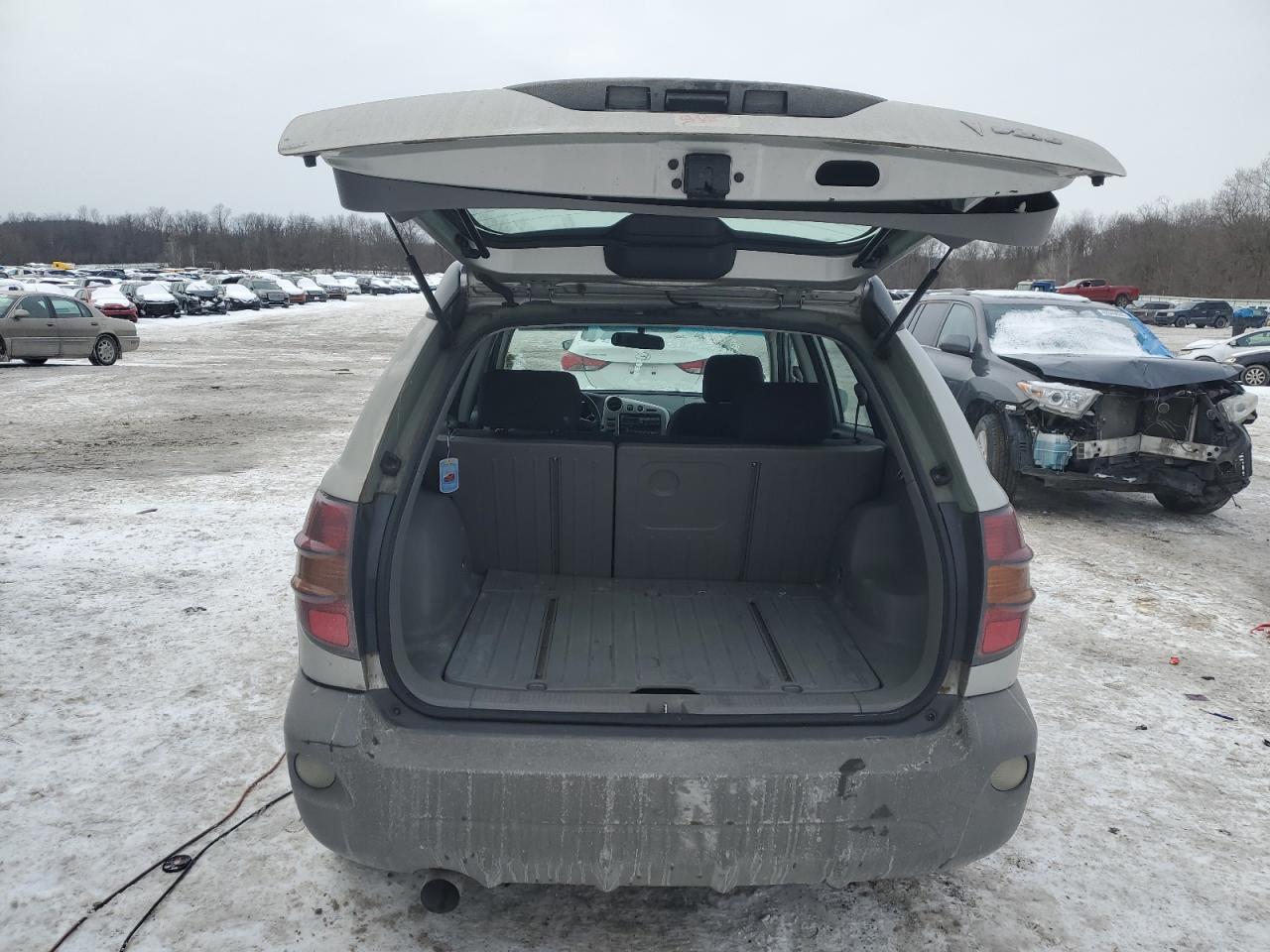 2004 Pontiac Vibe - Image 6