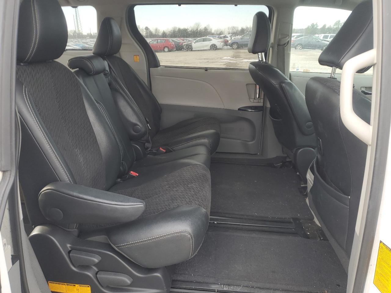 2012 Toyota Sienna - Image 11