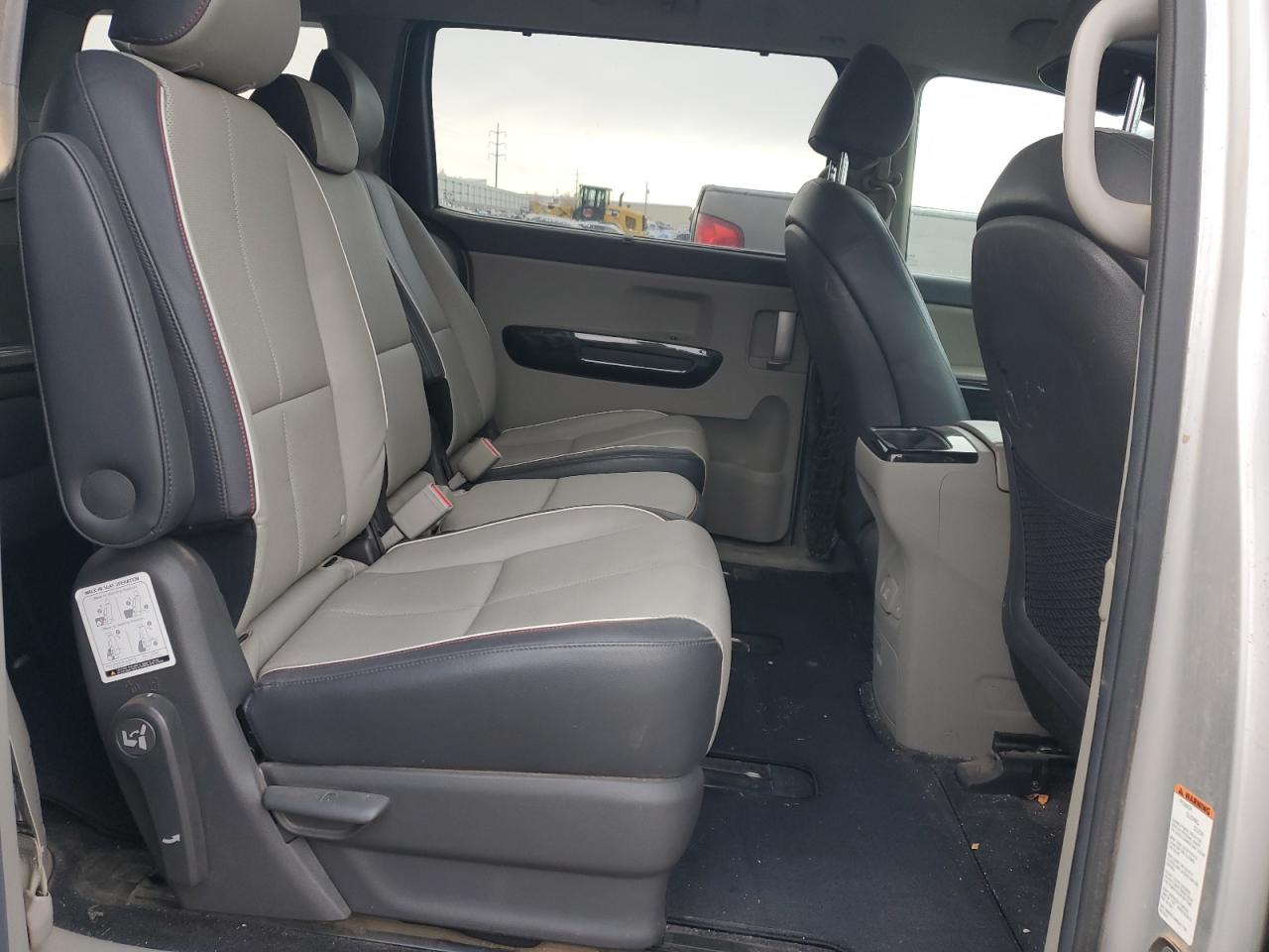 2015 Kia Sedona - Image 11
