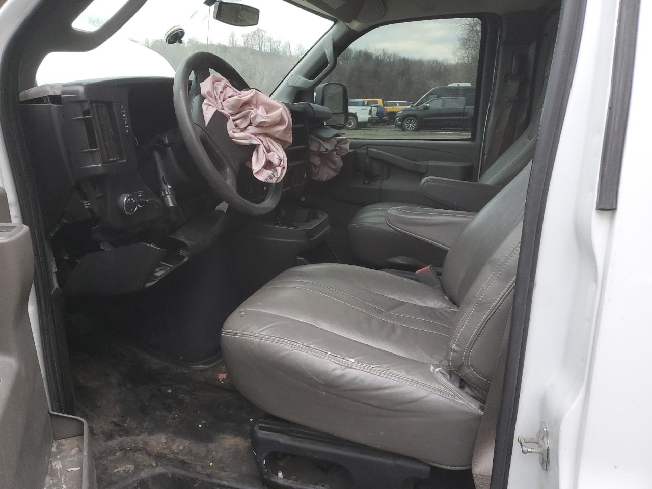2017 Chevrolet Express - Image 7
