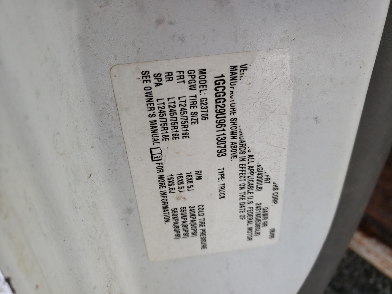 2006 Chevrolet Express - Image 13