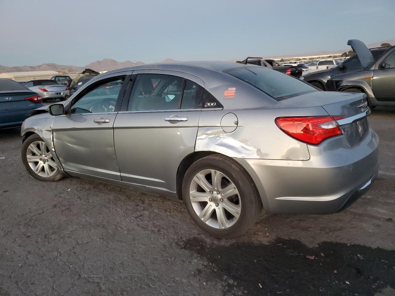 2013 Chrysler 200 - Image 2