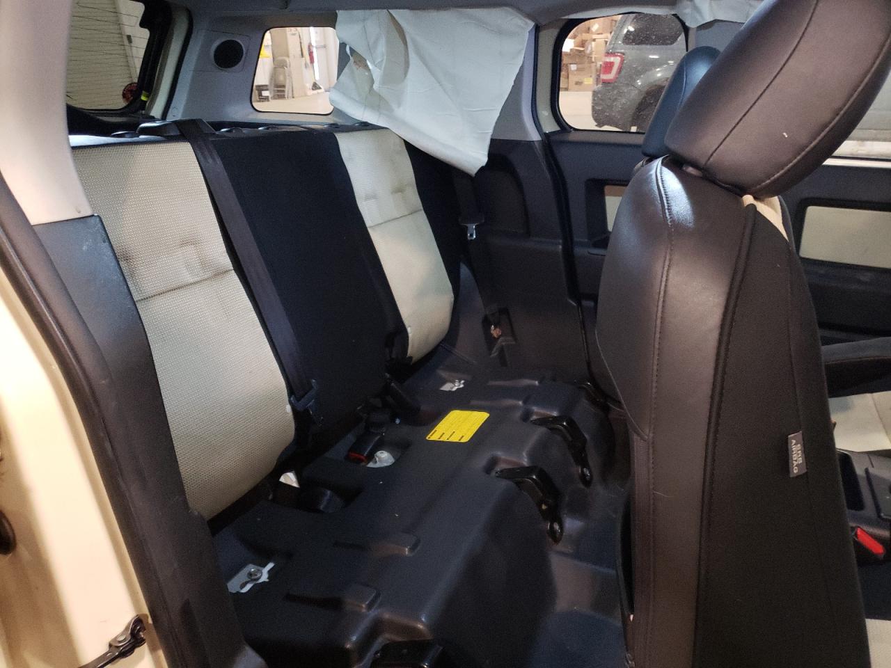 2010 Toyota FJ Cruiser - Image 11