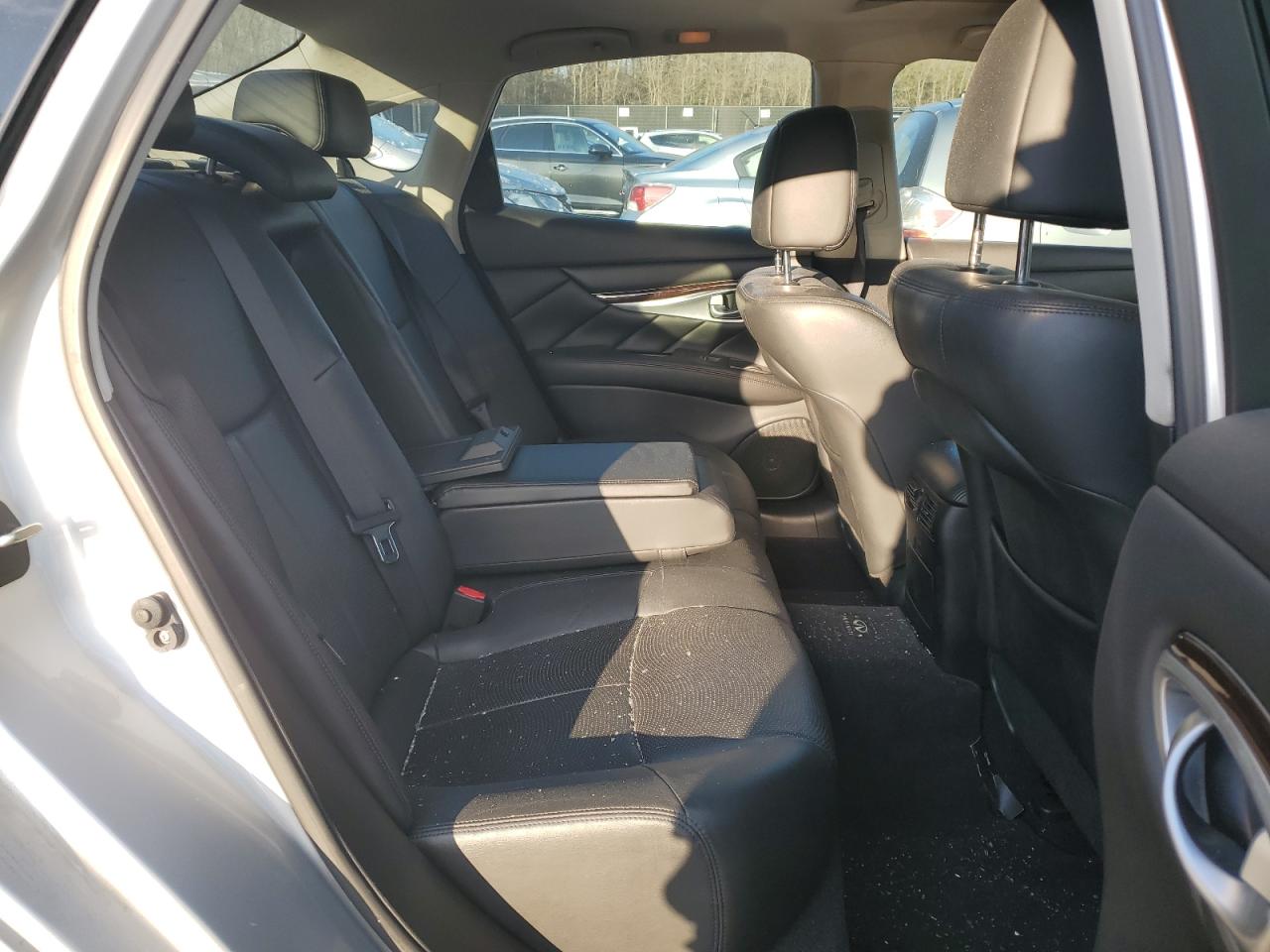 2014 Infiniti Q70 - Image 10