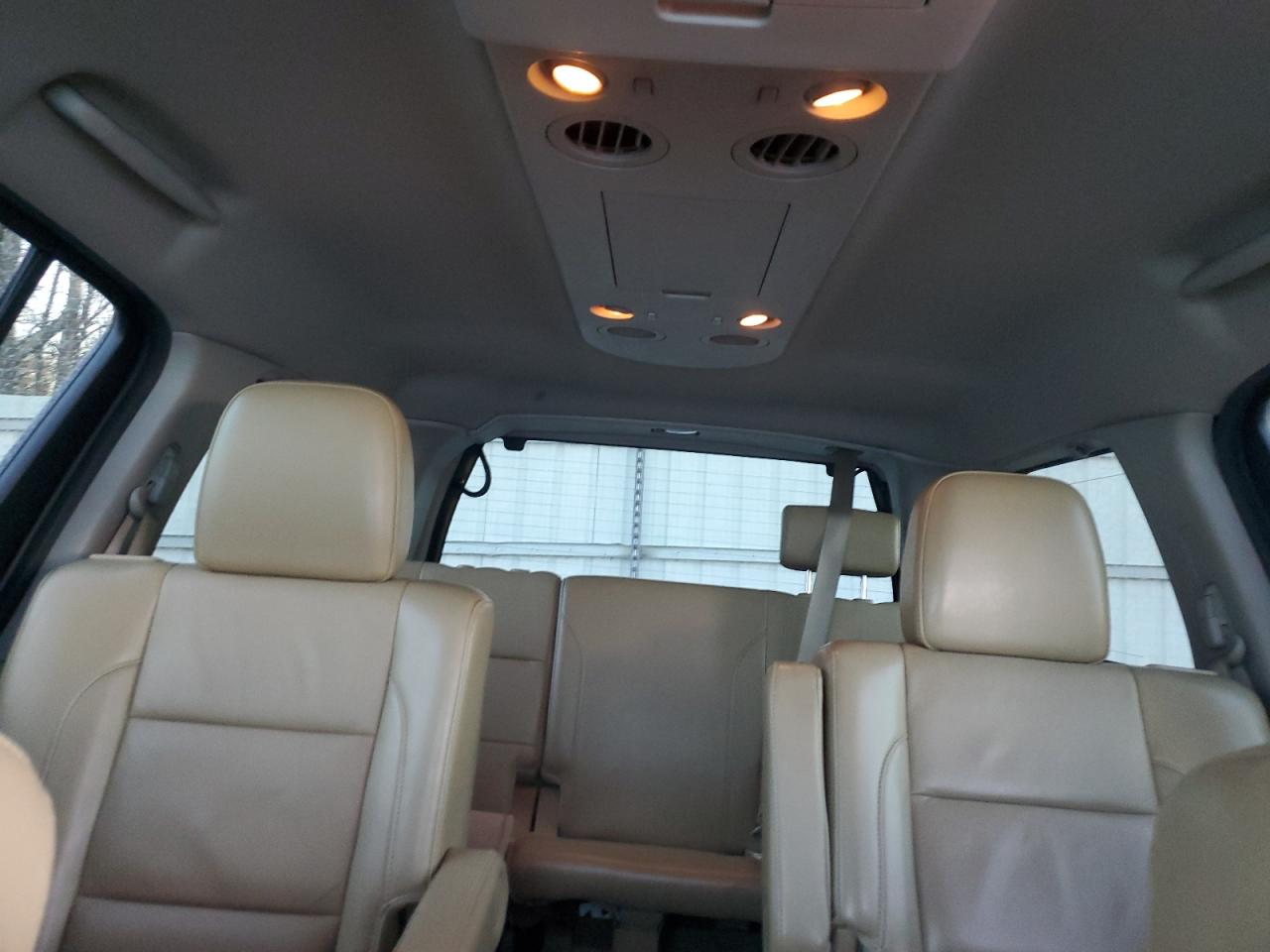 2015 Nissan Armada - Image 10