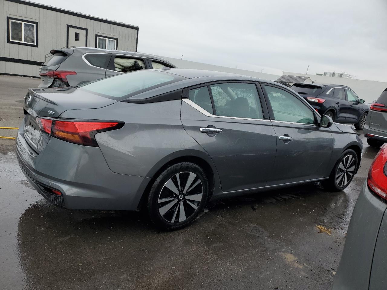 2021 Nissan Altima - Image 3