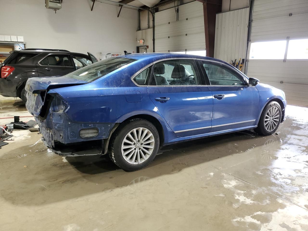 2016 Volkswagen Passat - Image 3
