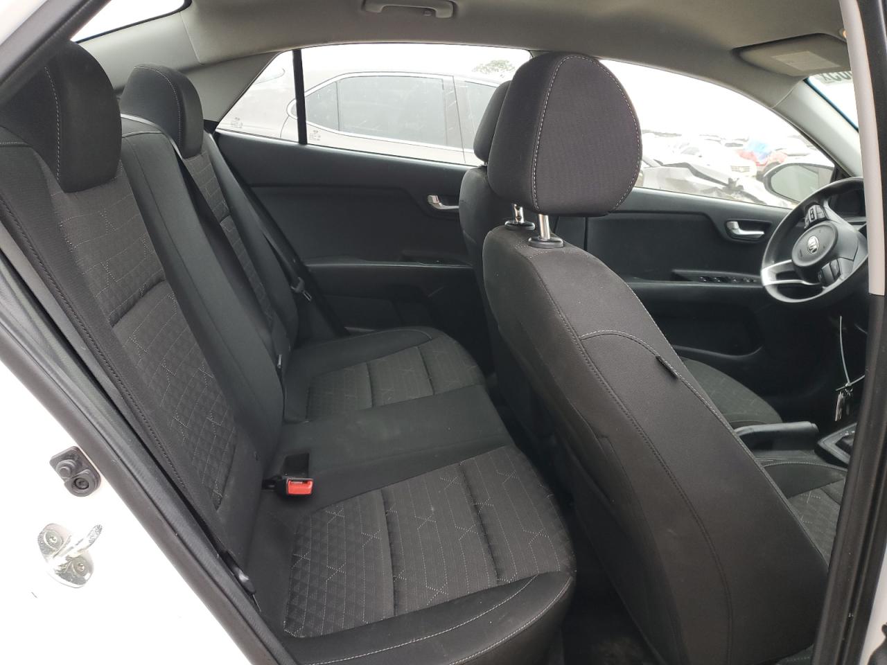 2020 Kia Rio - Image 10