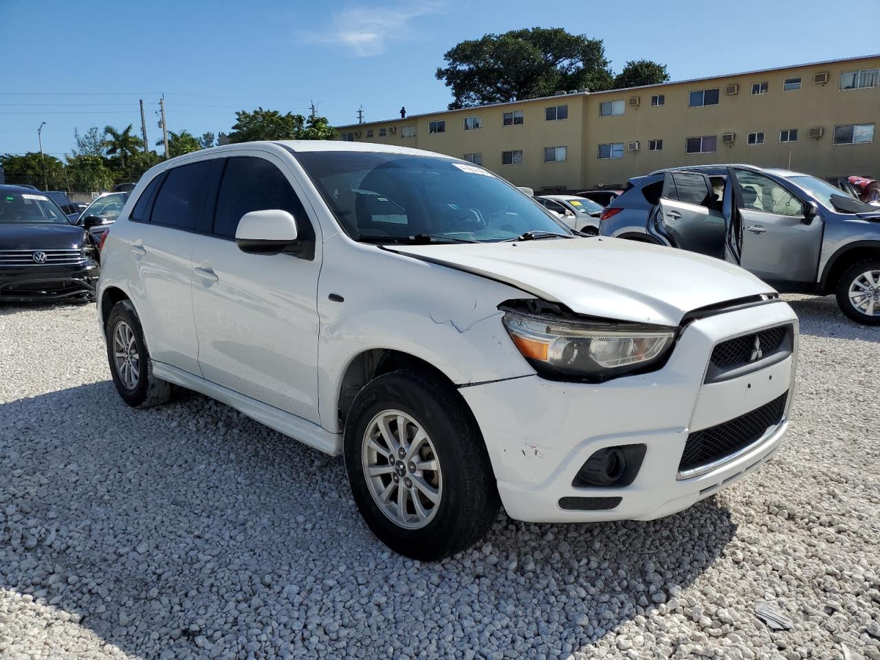 2012 Mitsubishi Outlander - Image 4