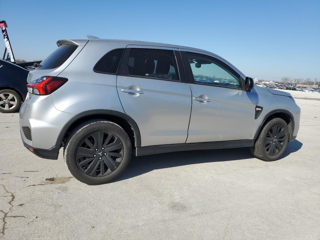 2021 Mitsubishi Outlander - Image 3