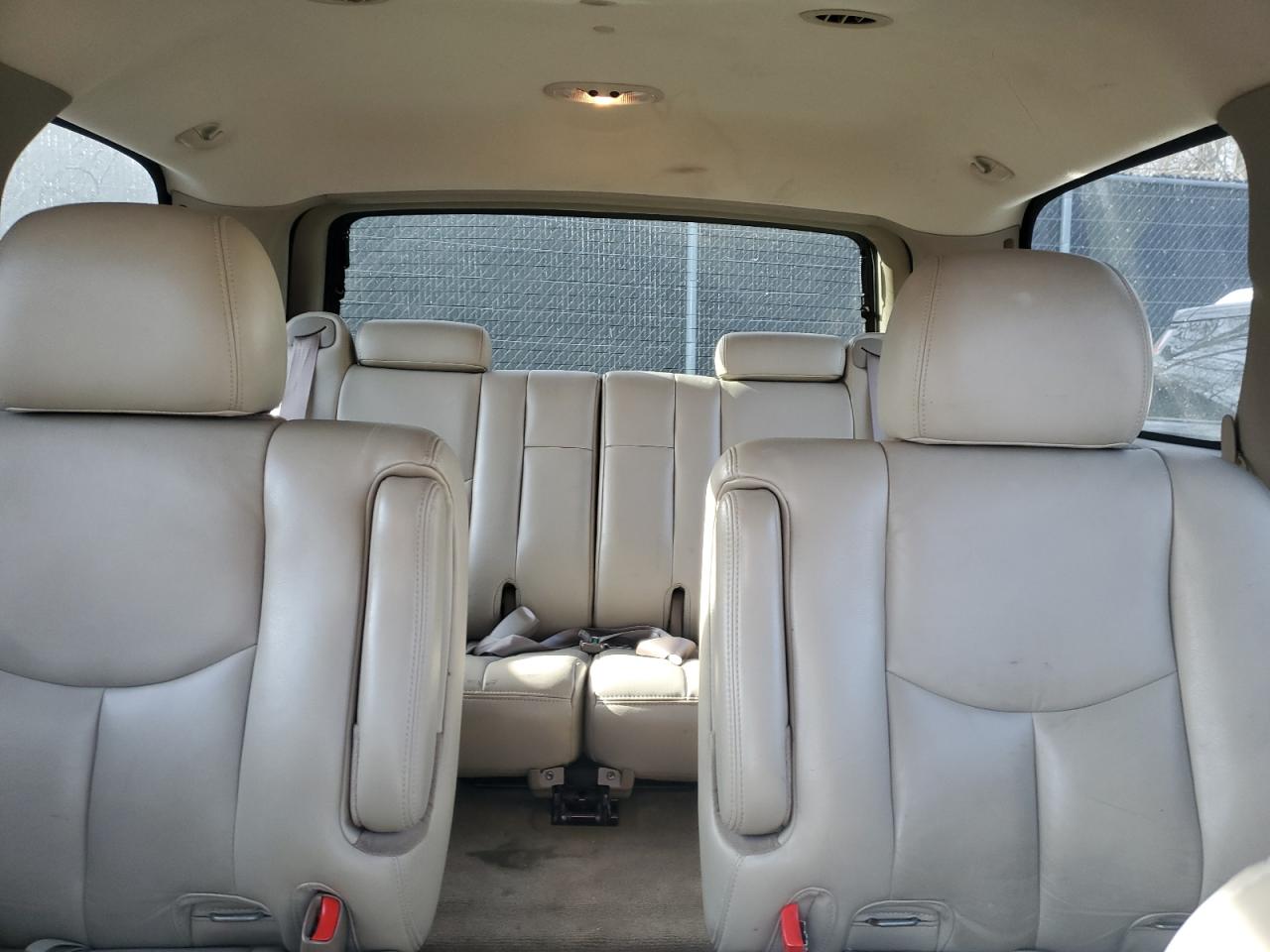 2005 Chevrolet Tahoe - Image 10