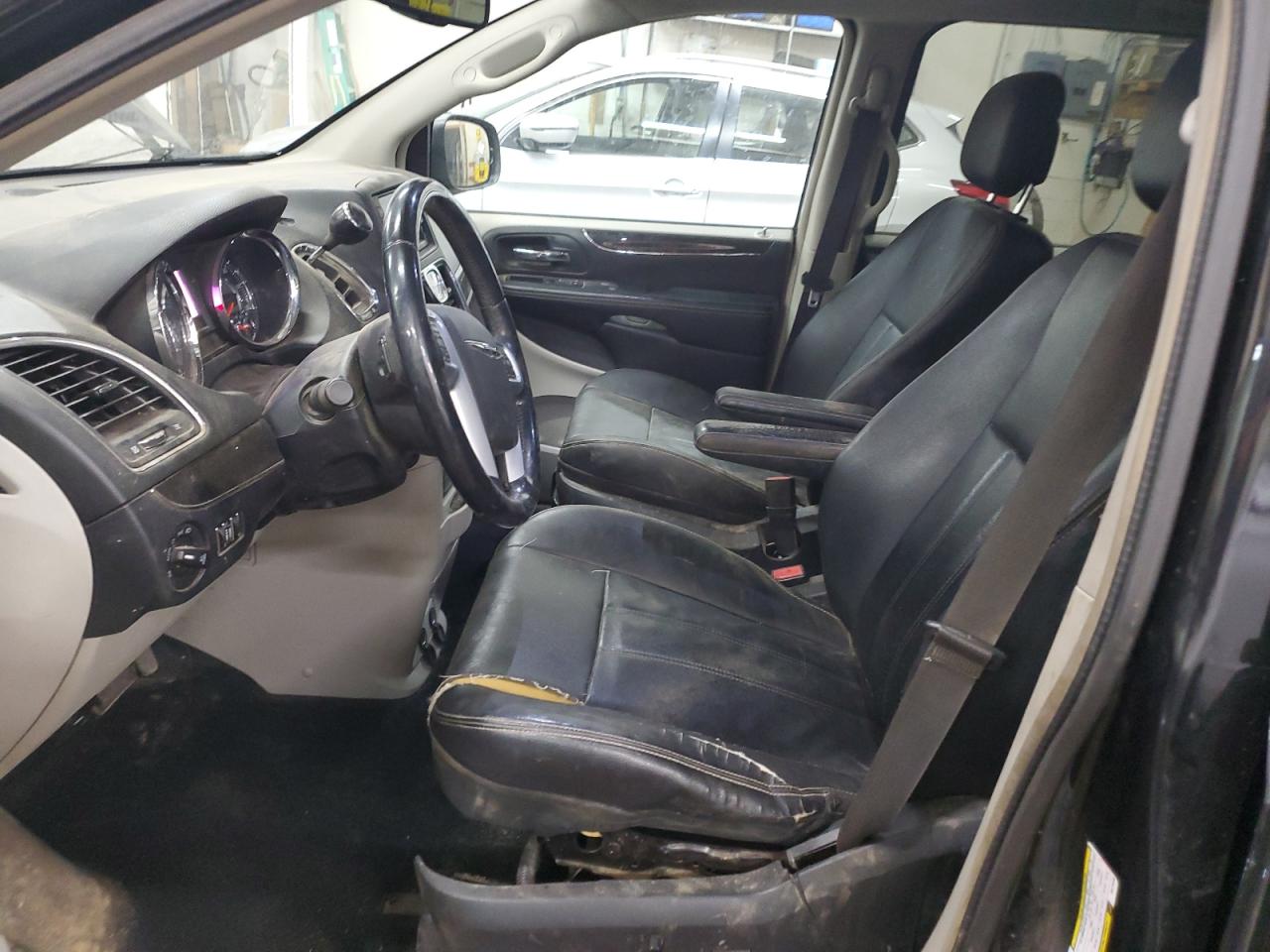 2013 Chrysler Town & Country - Image 7
