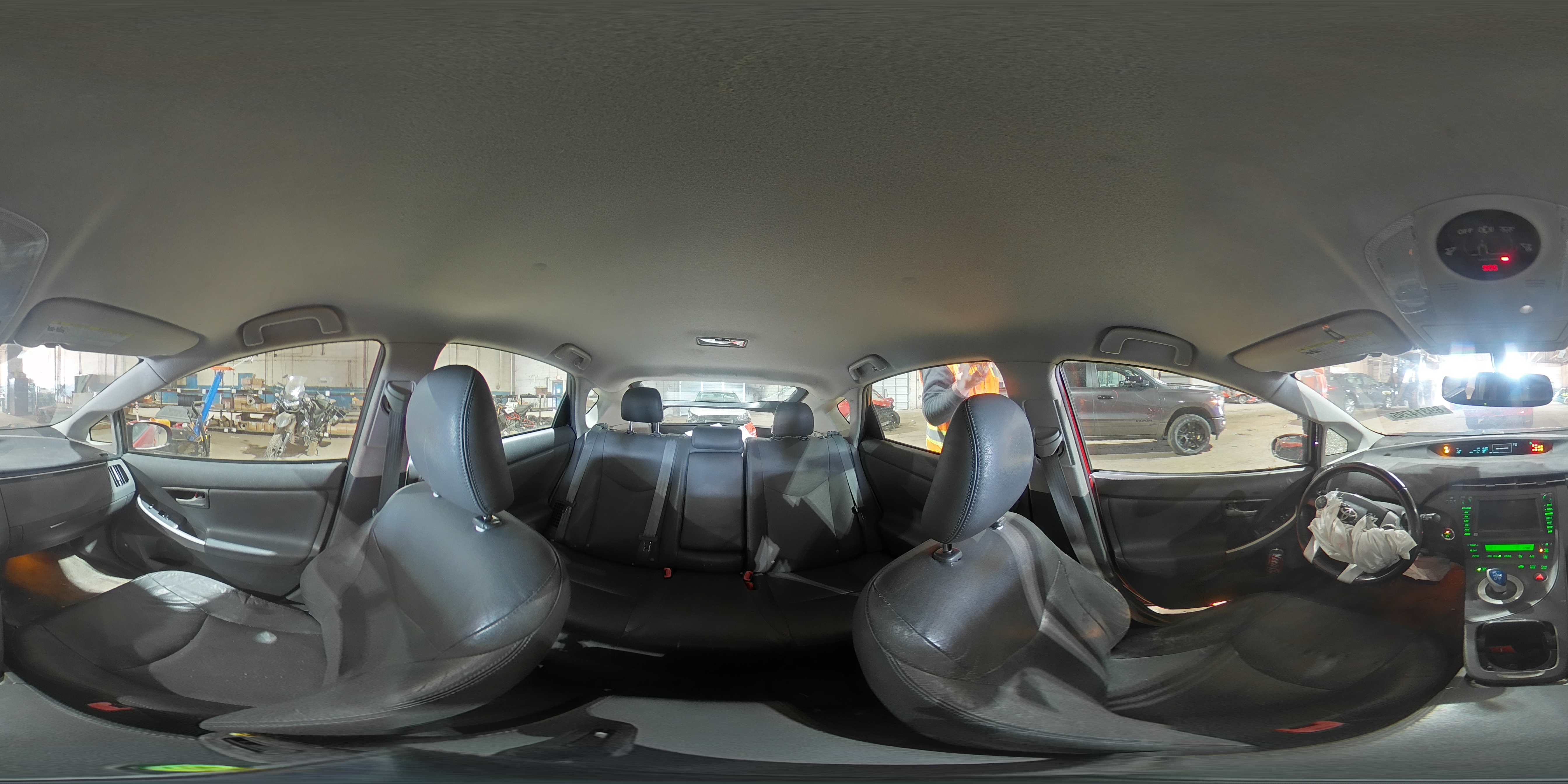 2010 Toyota Prius - Image 13