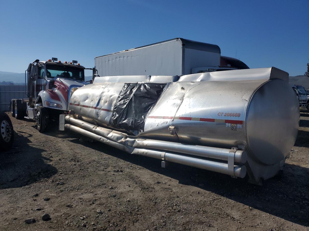 Martinez, CA에서 판매 중인 2012 Peterbilt 384  - Rollover
