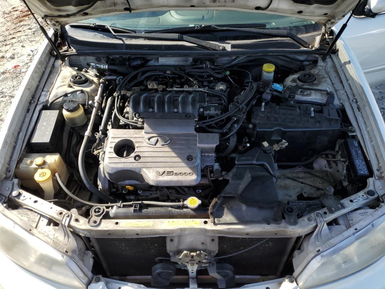 2000 Infiniti I - Image 12