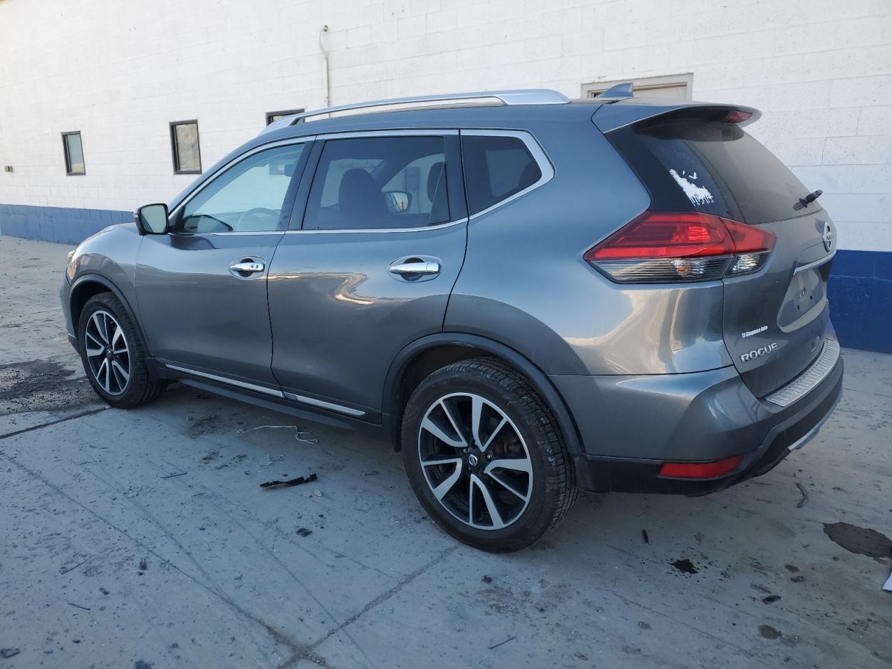 2017 Nissan Rogue - Image 2