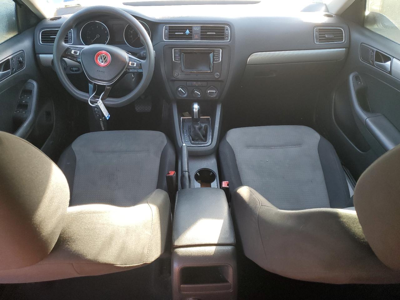 2017 Volkswagen Jetta - Image 8