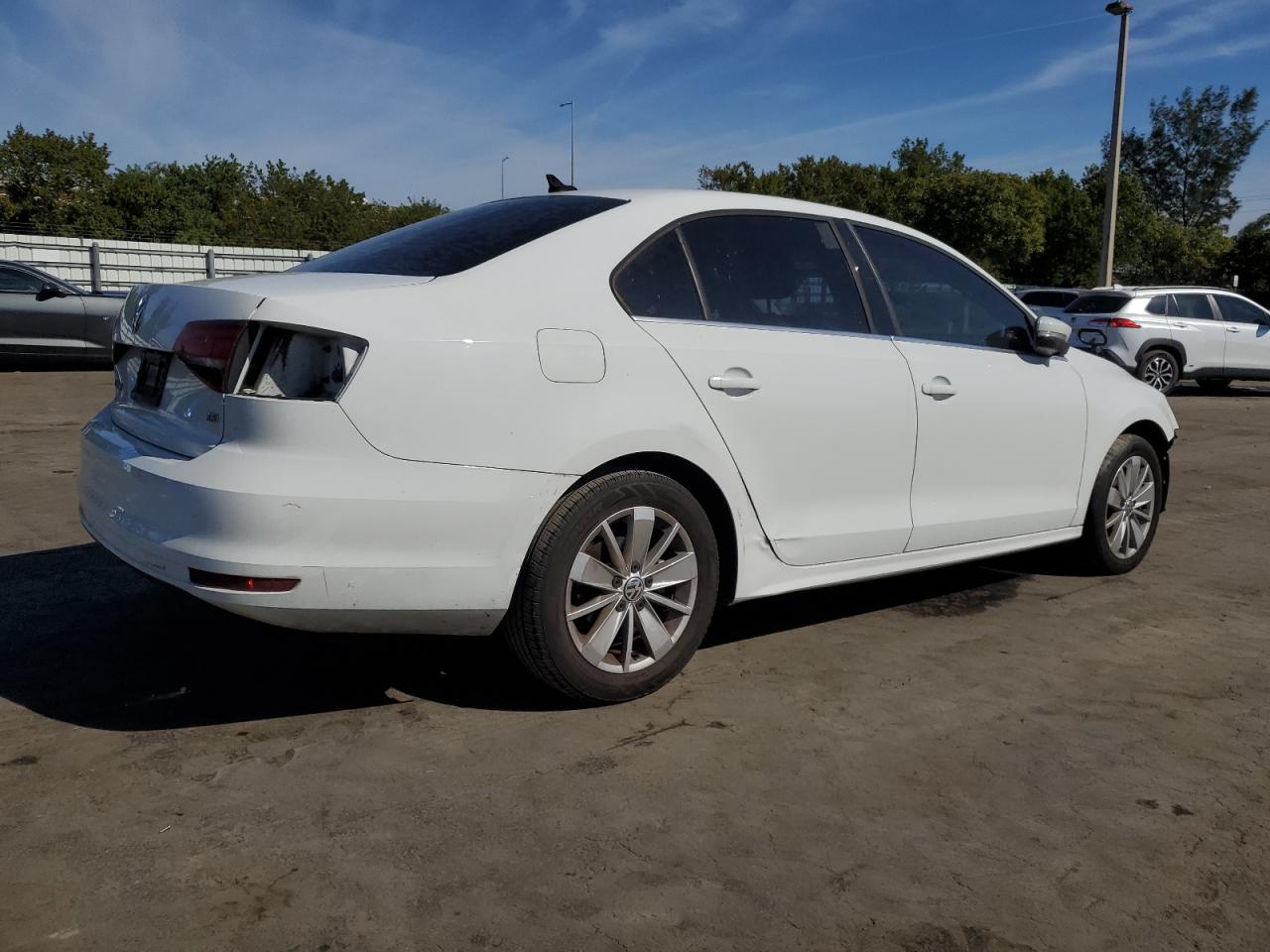 2016 Volkswagen Jetta - Image 3