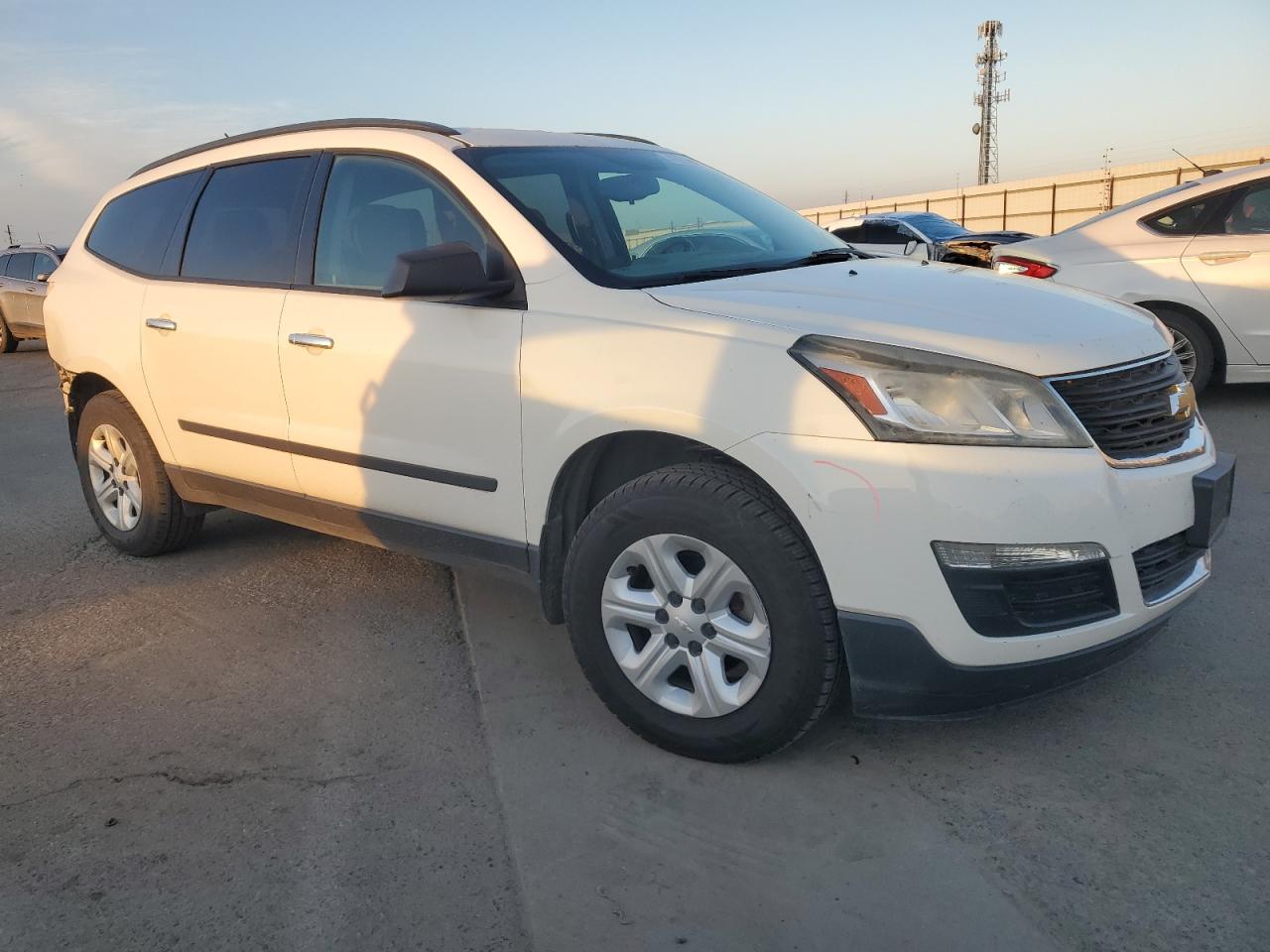 VIN 1GNKRFKD1EJ352997 2014 CHEVROLET TRAVERSE no.4