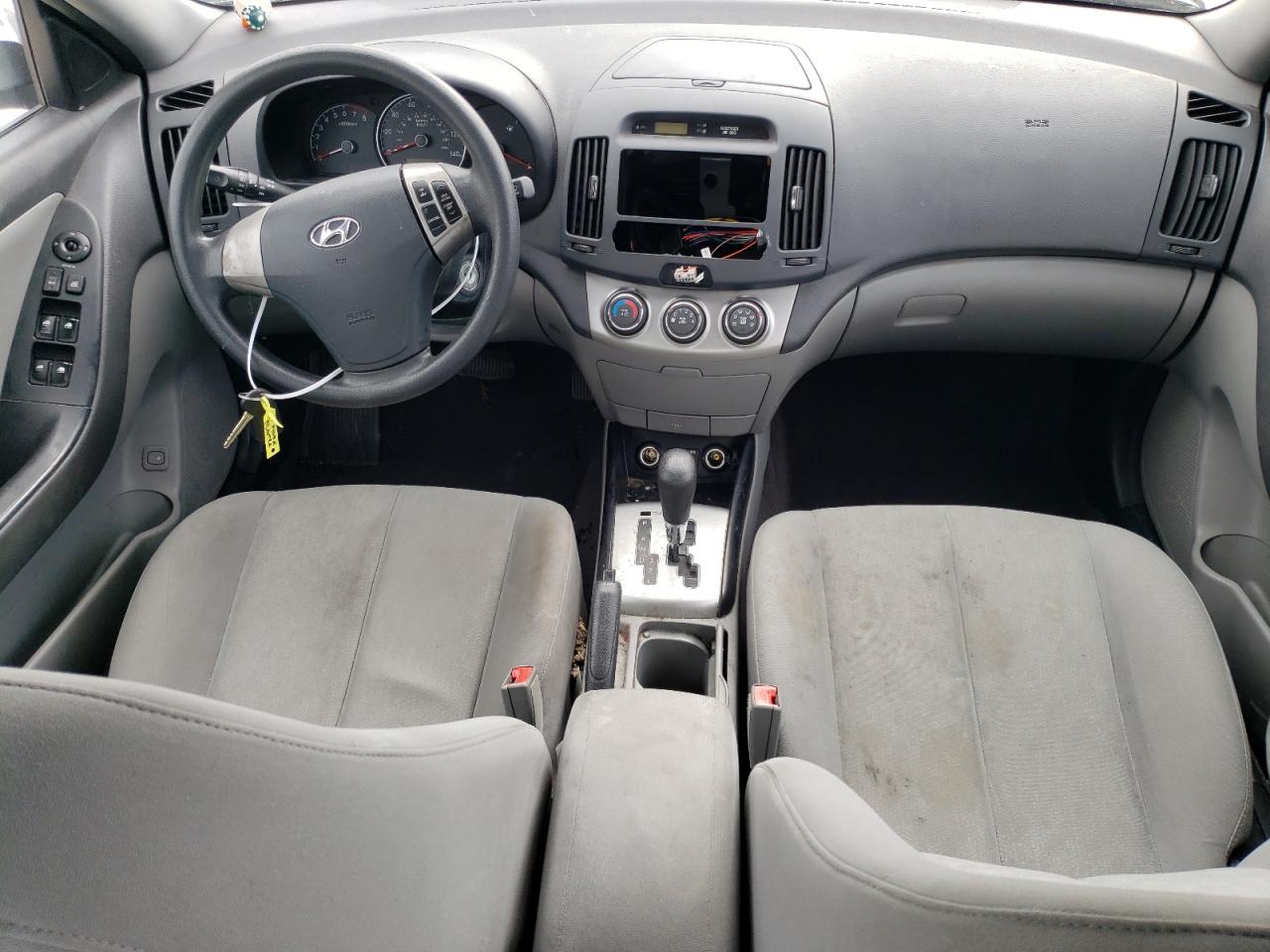 2010 Hyundai Elantra - Image 8