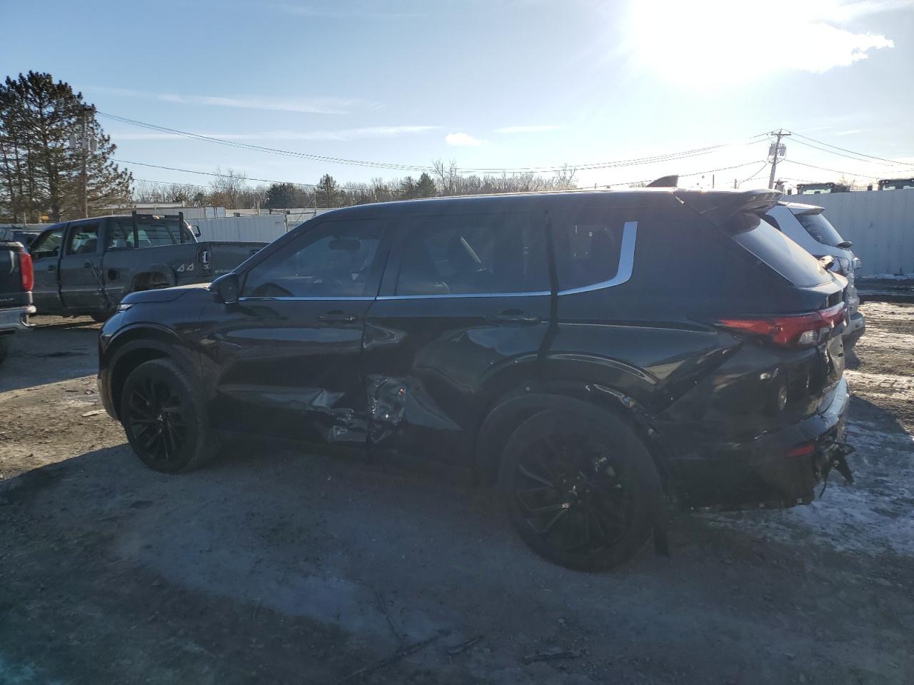 2024 Mitsubishi Outlander - Image 2