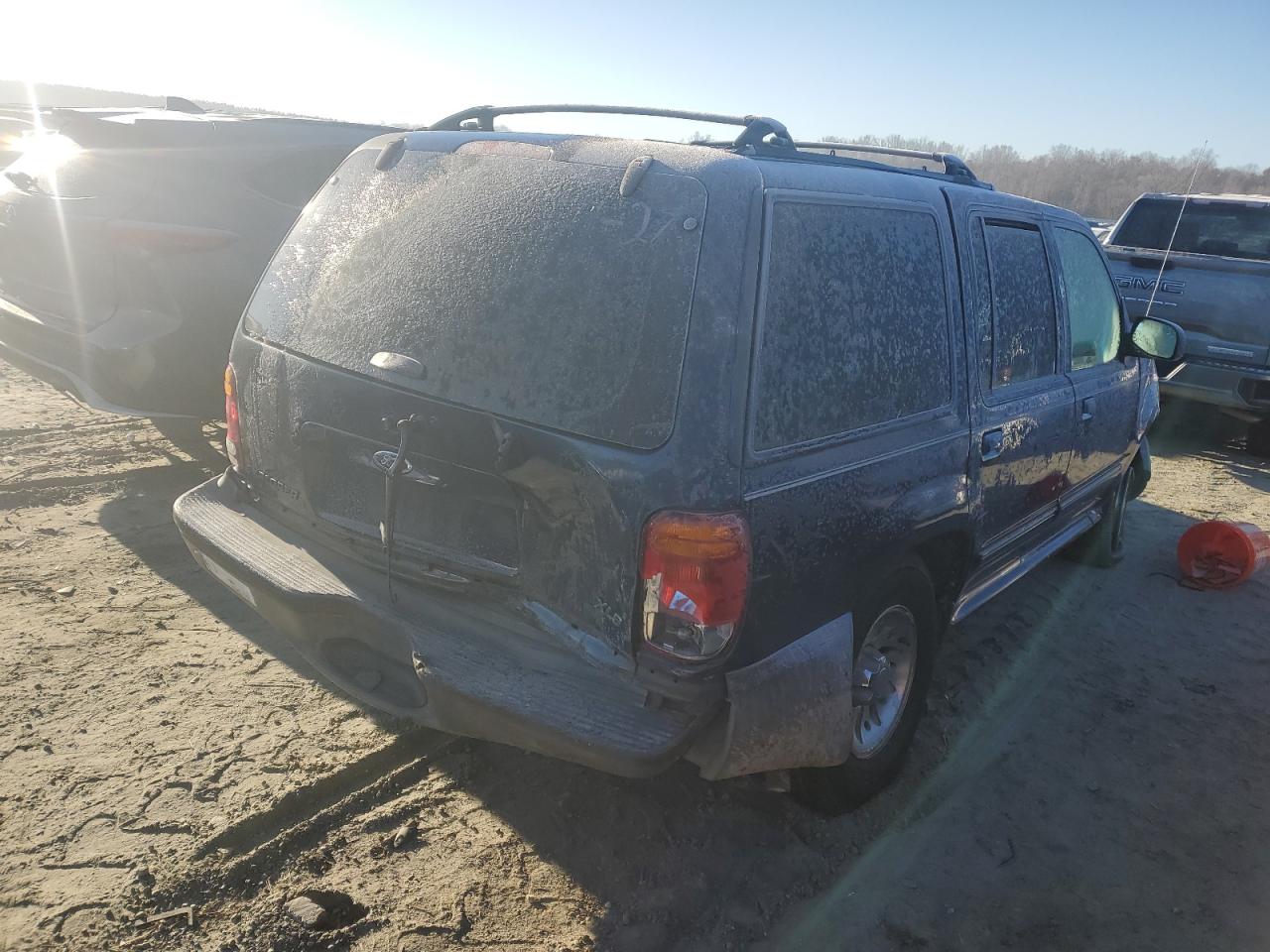 2000 Ford Explorer - Image 3