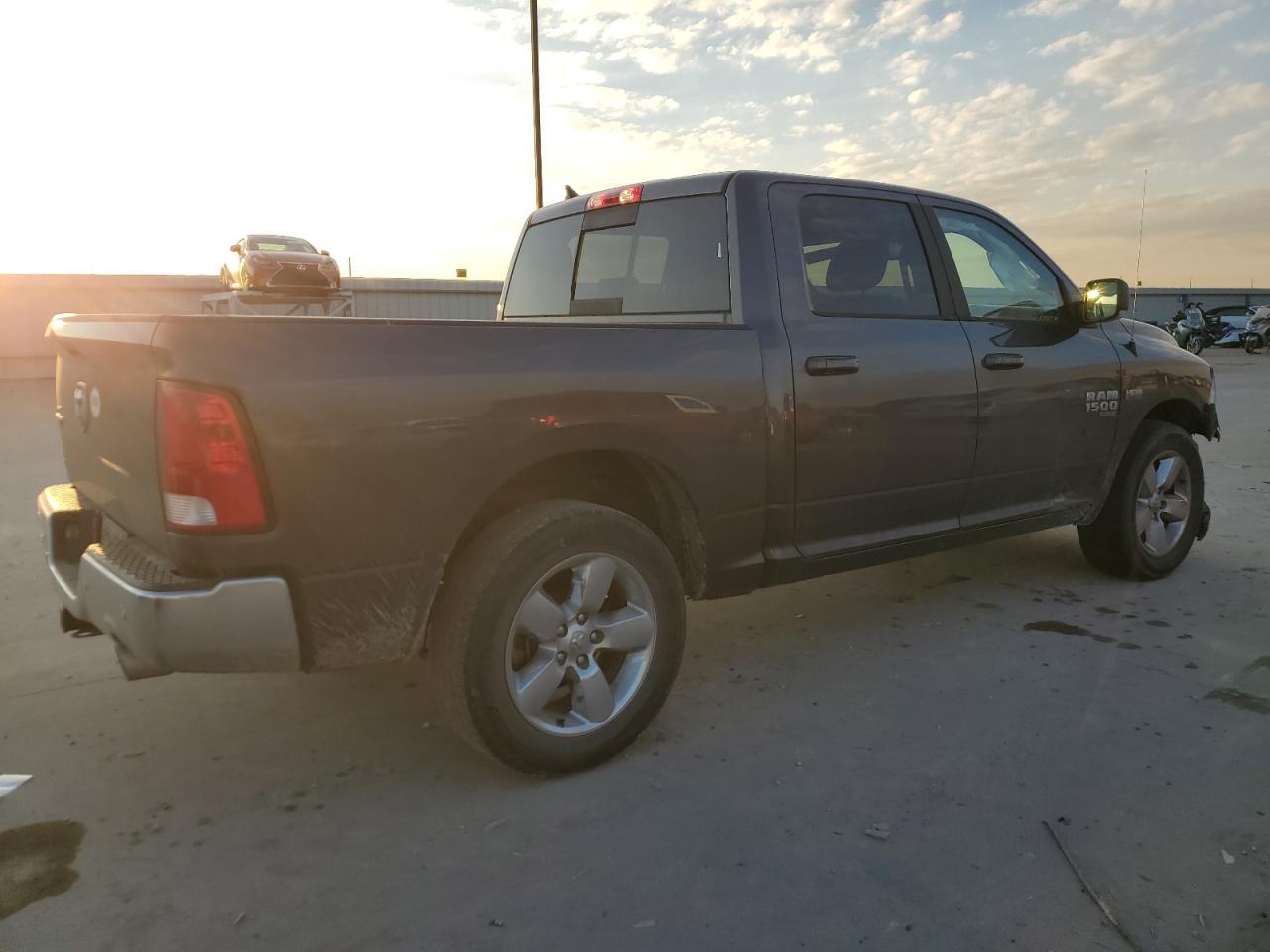 2019 RAM 1500 - Image 3