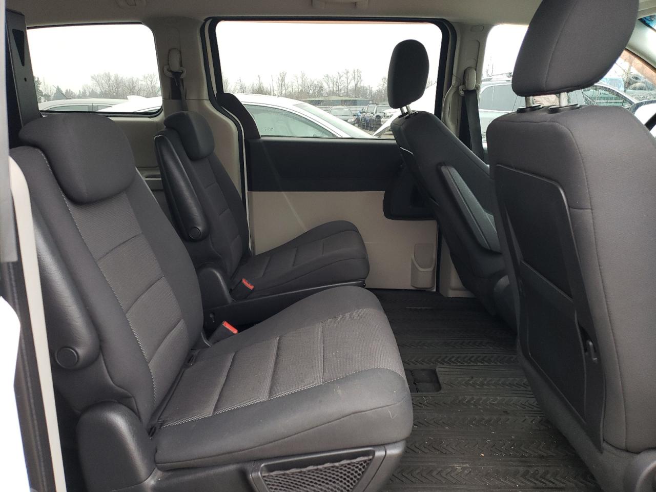 2008 Dodge Caravan - Image 11
