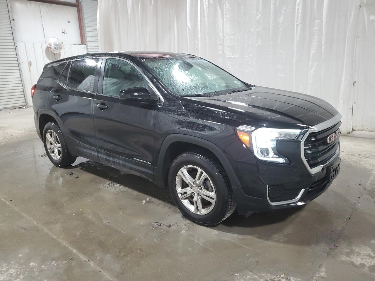 2022 GMC Terrain - Image 4
