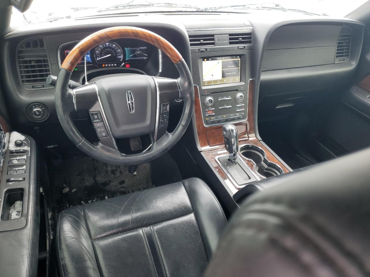 2016 Lincoln Navigator - Image 8