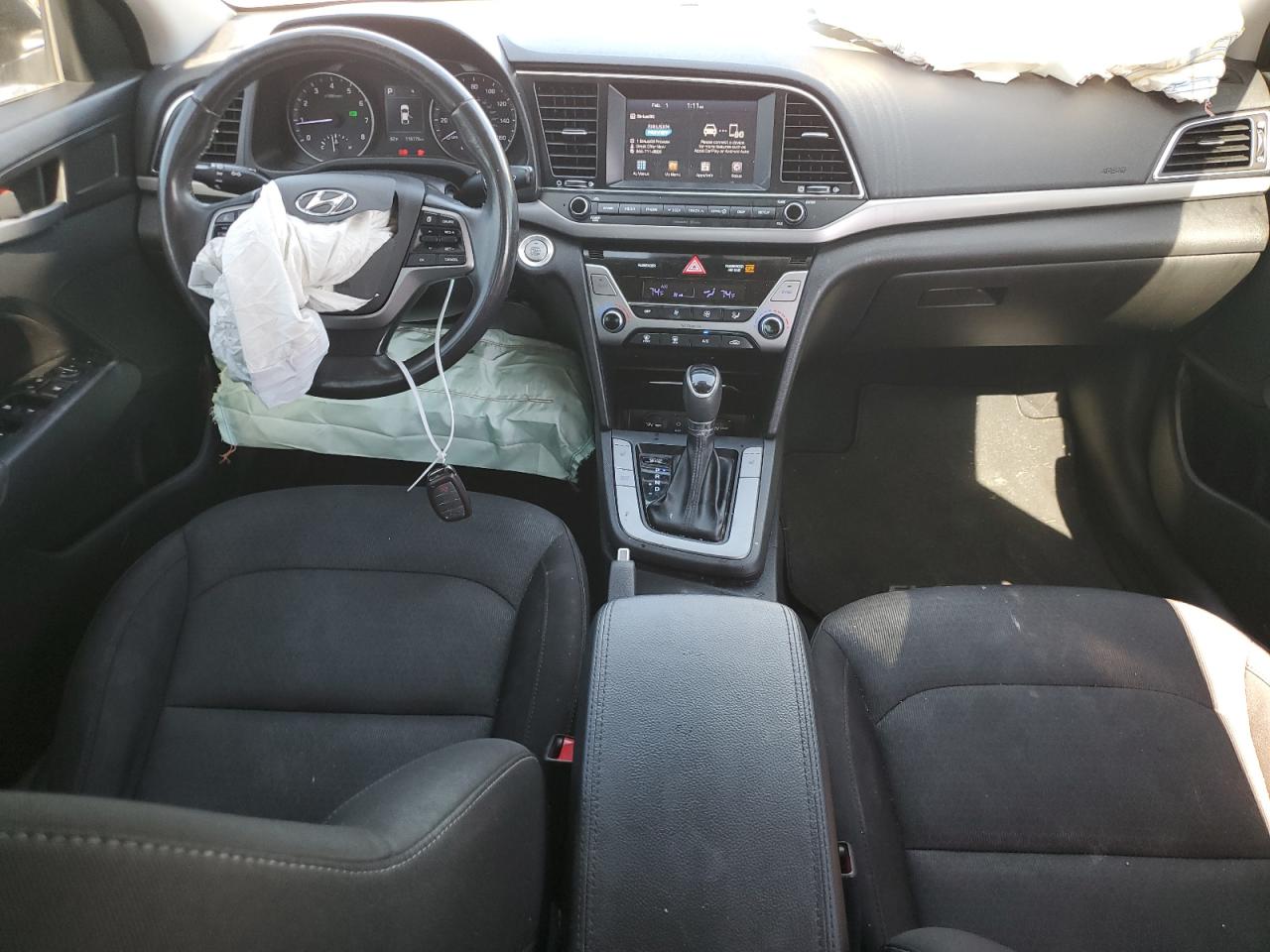 2017 Hyundai Elantra - Image 8
