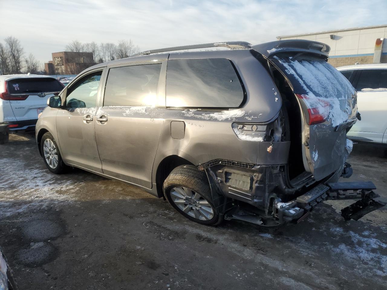 2016 Toyota Sienna - Image 2