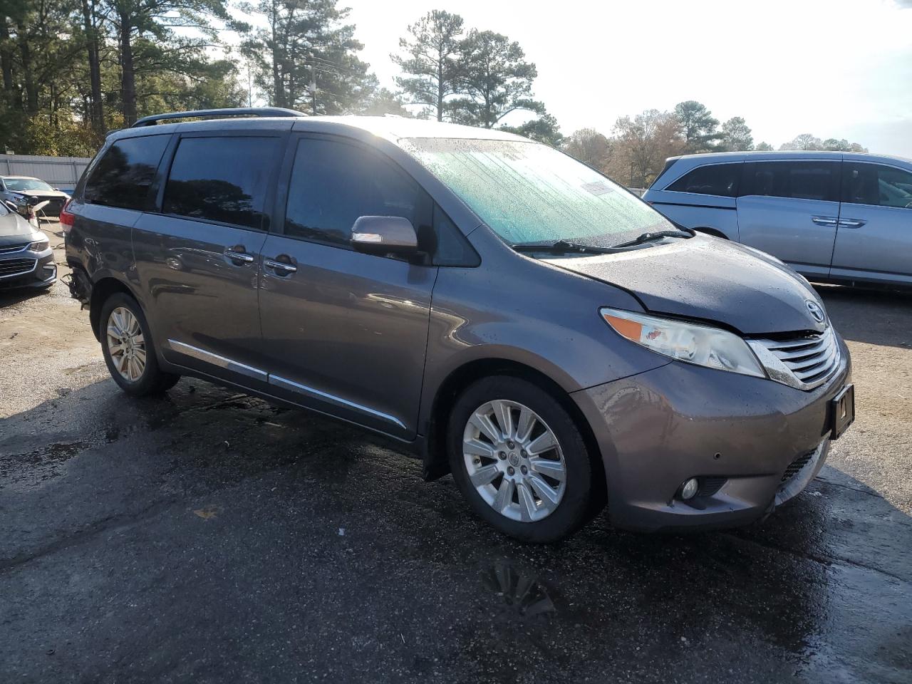 2014 Toyota Sienna - Image 4