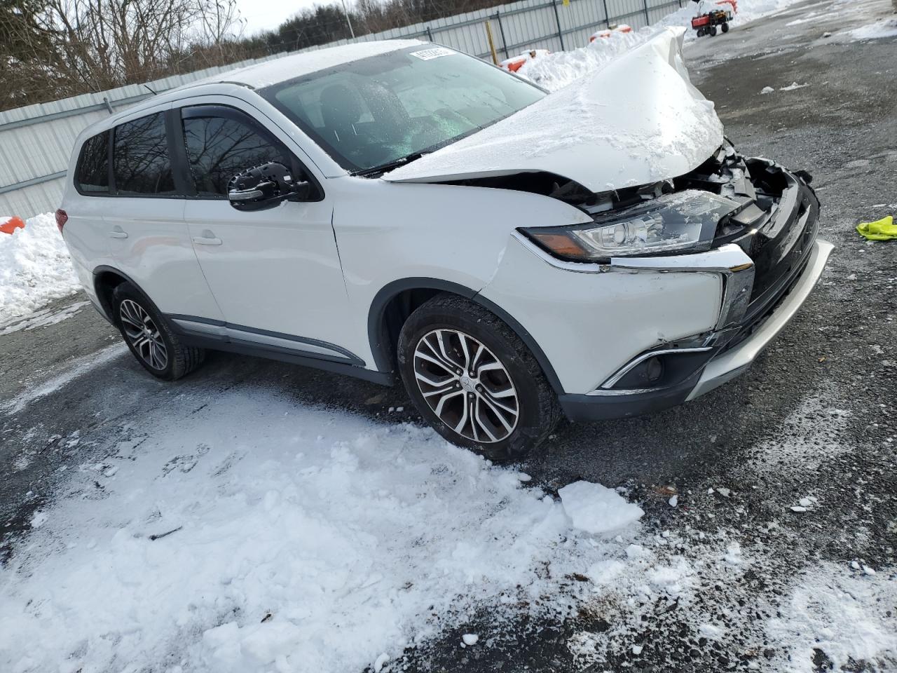 2016 Mitsubishi Outlander - Image 4