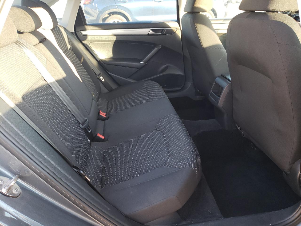 2016 Volkswagen Passat - Image 10