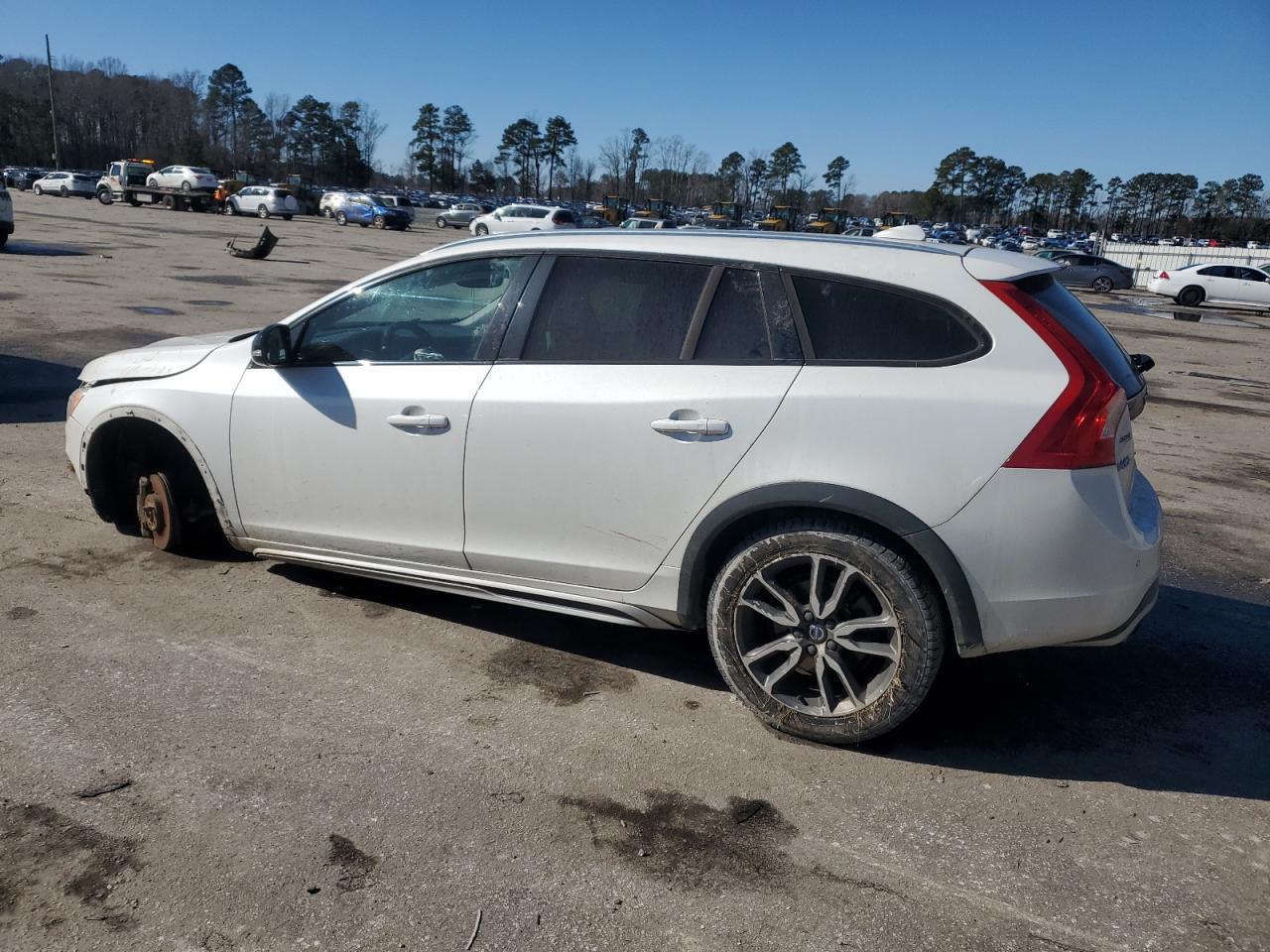 2018 Volvo V60 - Image 2