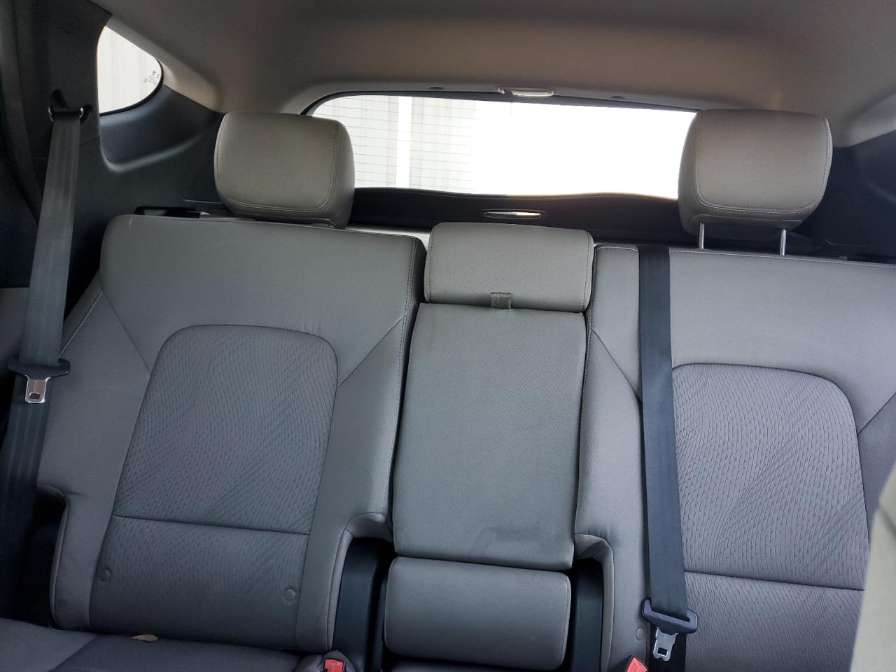 2017 Hyundai Santa Fe - Image 10