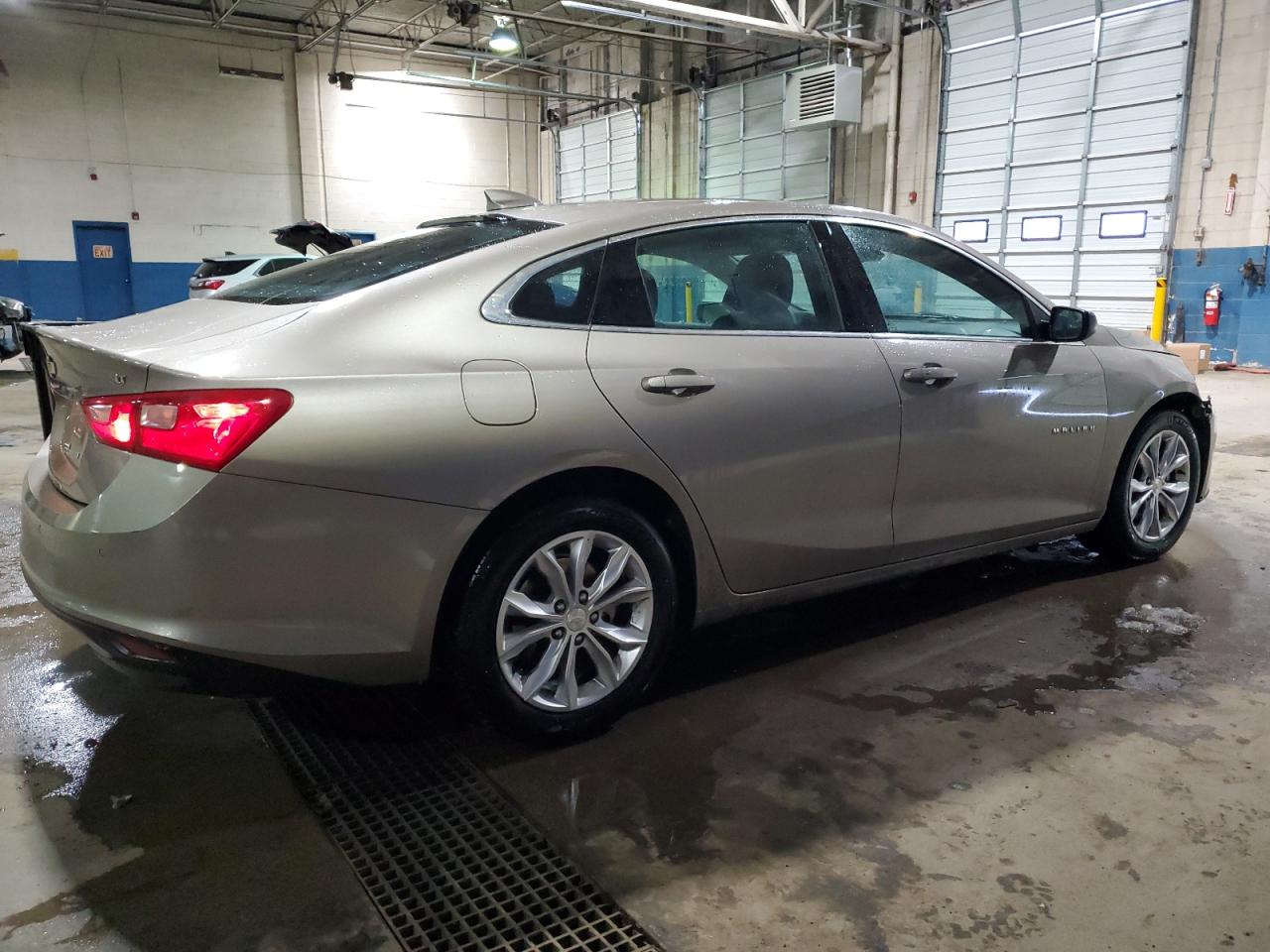 2023 Chevrolet Malibu - Image 3