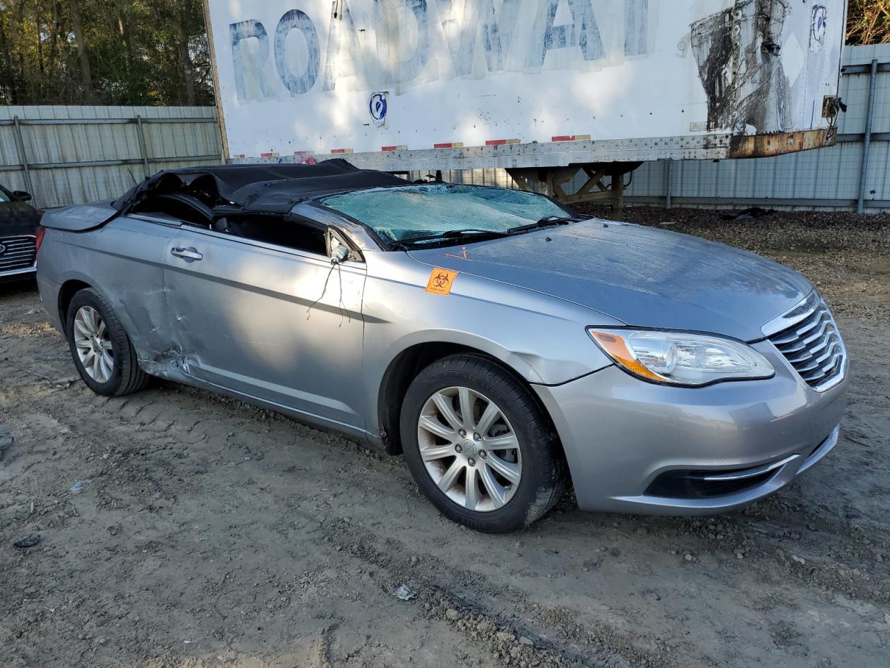 2013 Chrysler 200 - Image 4
