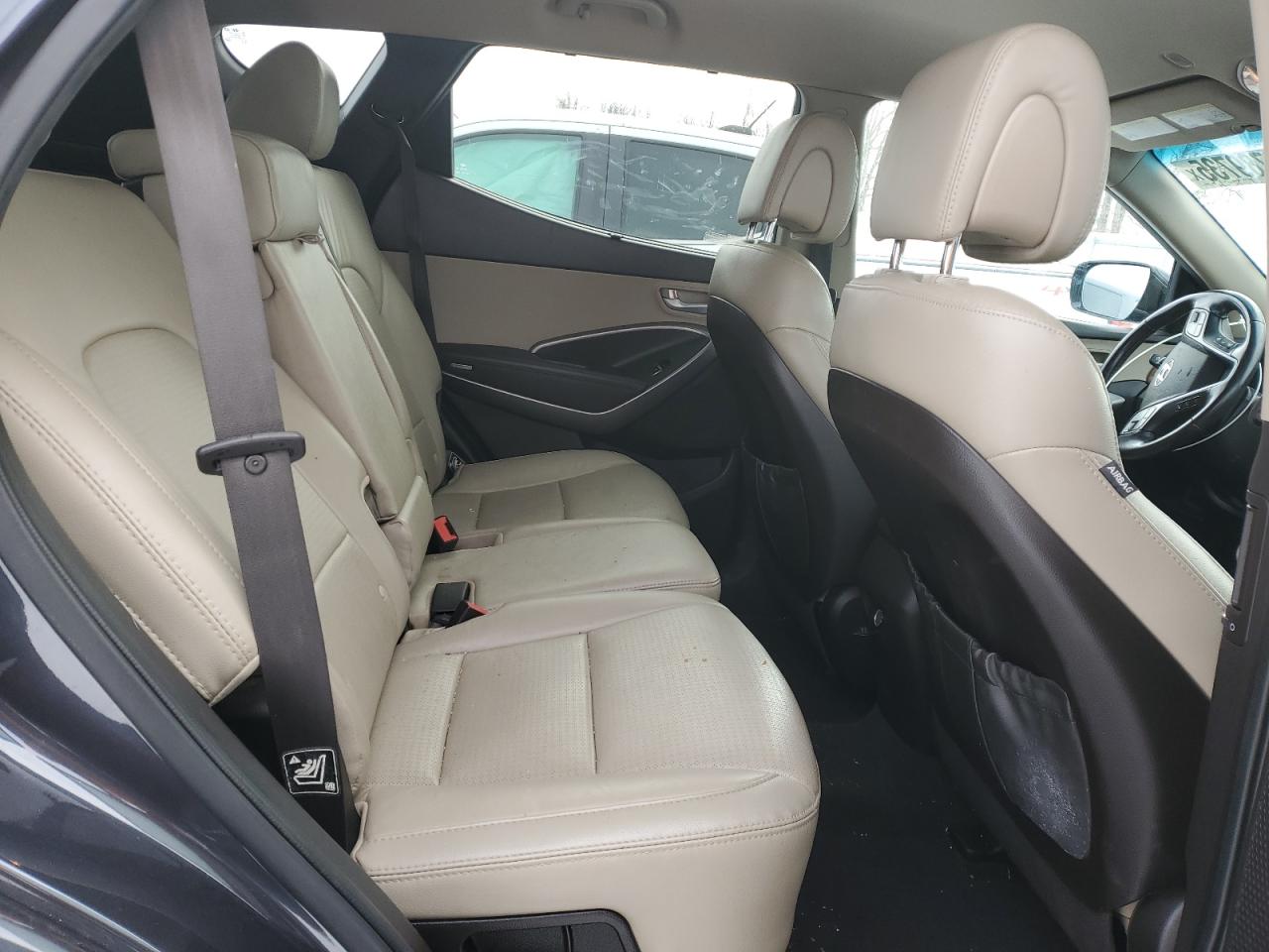 2016 Hyundai Santa Fe - Image 10