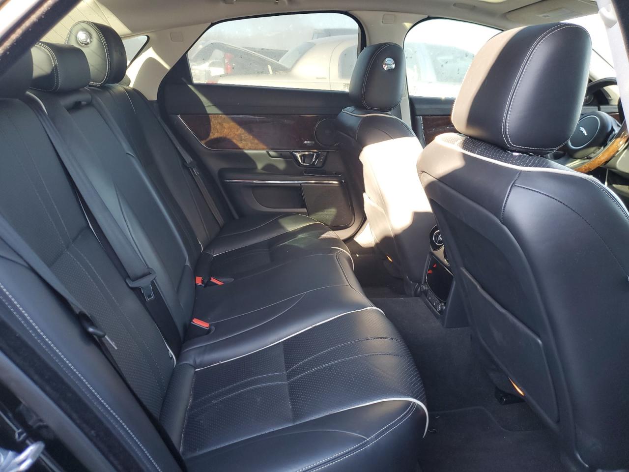 2016 Jaguar XJ - Image 10