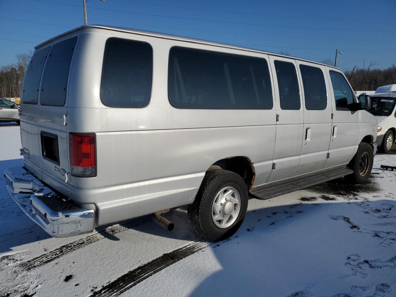 2013 Ford Econoline - Image 3