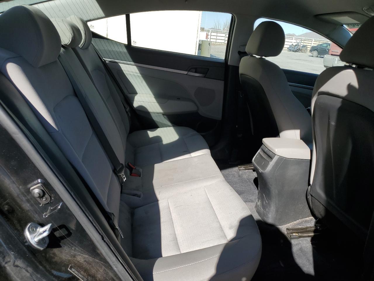 2017 Hyundai Elantra - Image 10