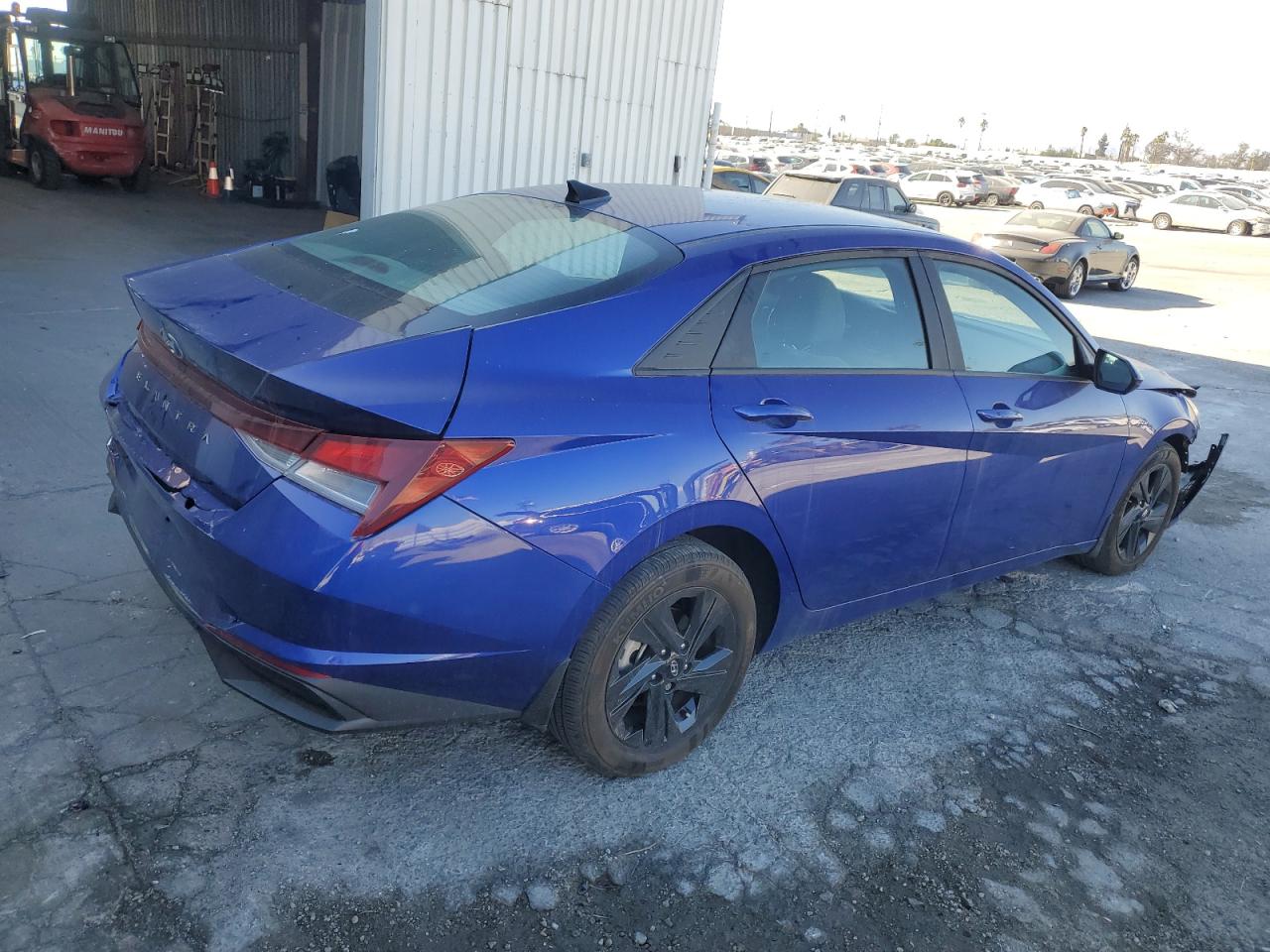 2023 Hyundai Elantra - Image 3