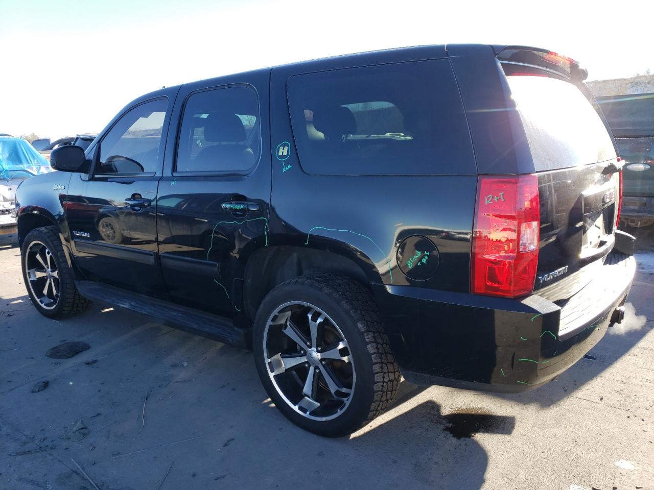 2010 GMC Yukon - Image 2