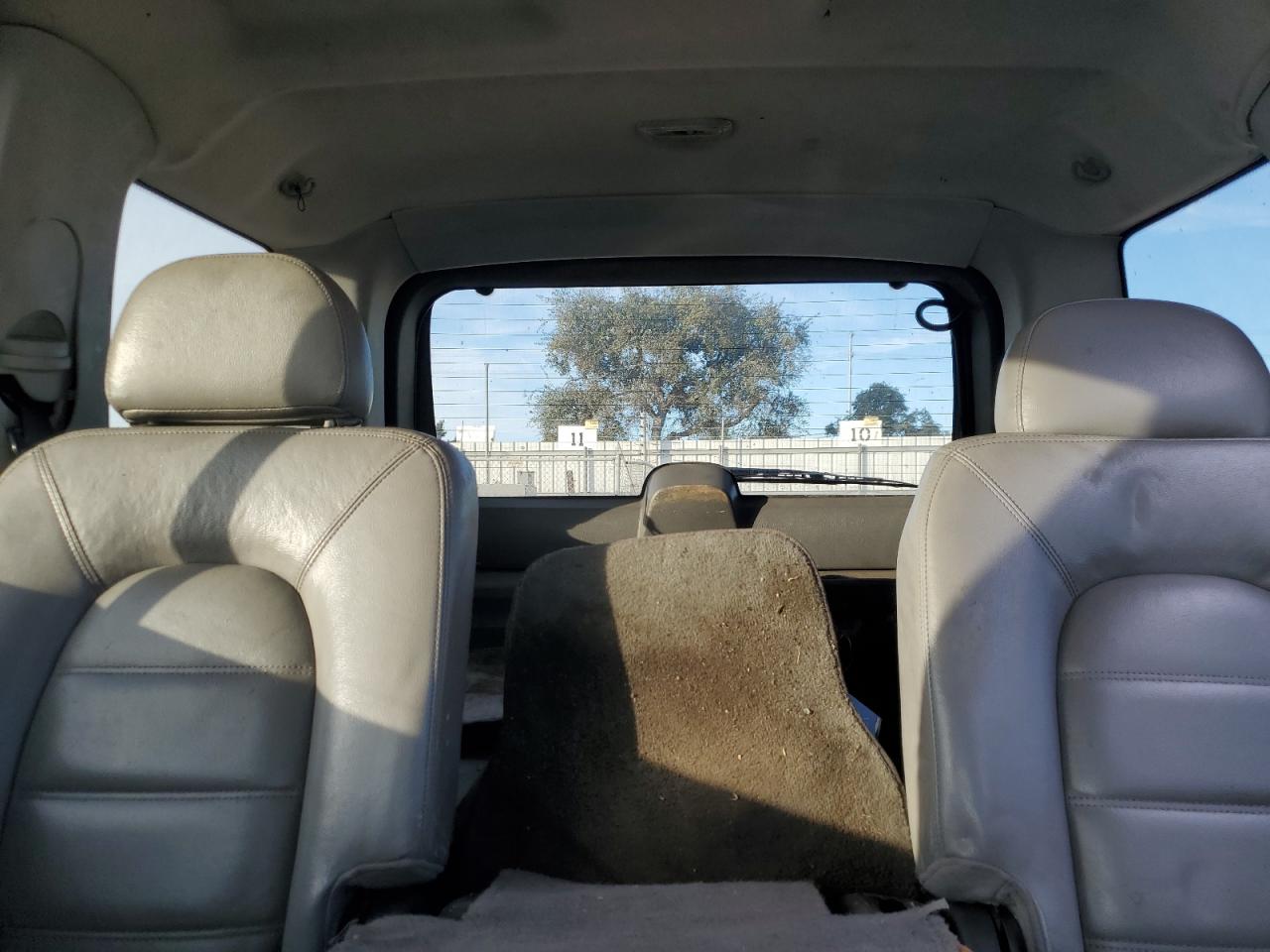 2004 Ford Explorer - Image 10