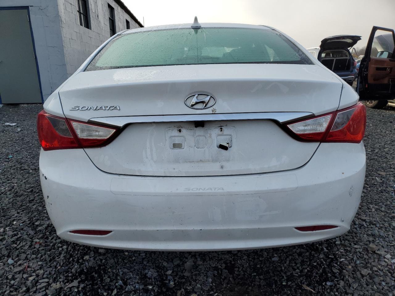 2011 Hyundai Sonata - Image 6