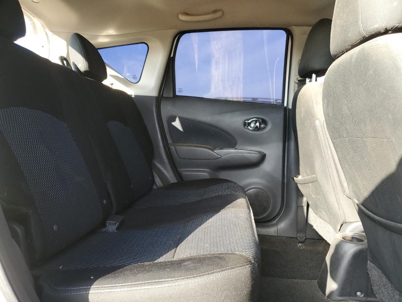 2015 Nissan Versa - Image 11
