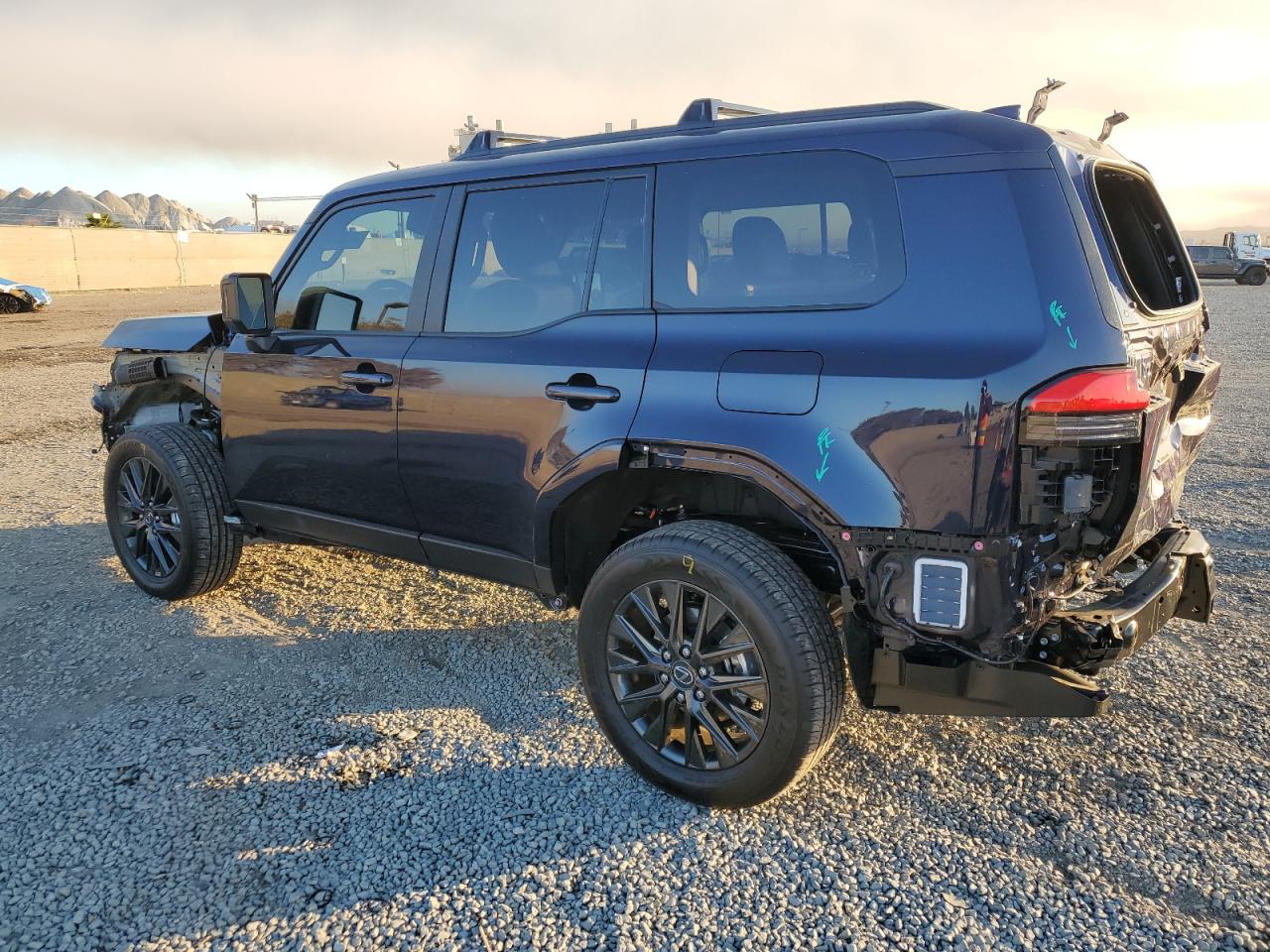 2024 Lexus GX - Image 2