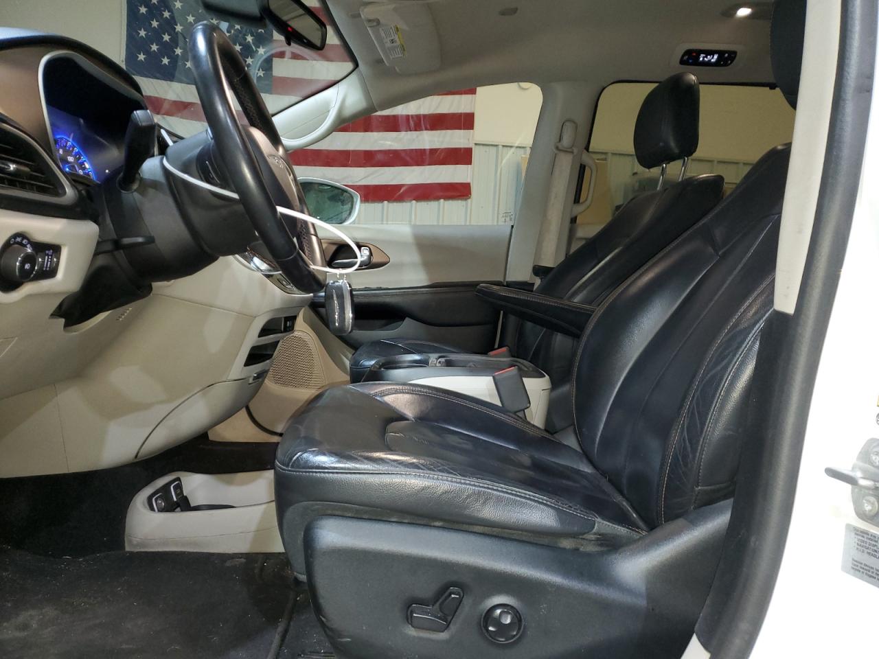 2017 Chrysler Pacifica - Image 7